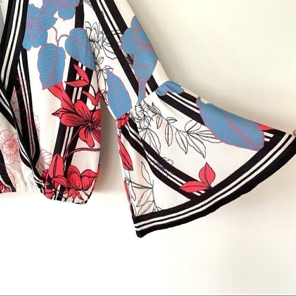 Flying Tomato surplice cropped top, with 3/4 length bell sleeves - Picture 3 of 9